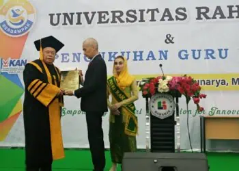 Rayakan Dies Natalis ke-27, Rektor Universitas Raharja Tangerang Dikukuhkan sebagai Guru Besar