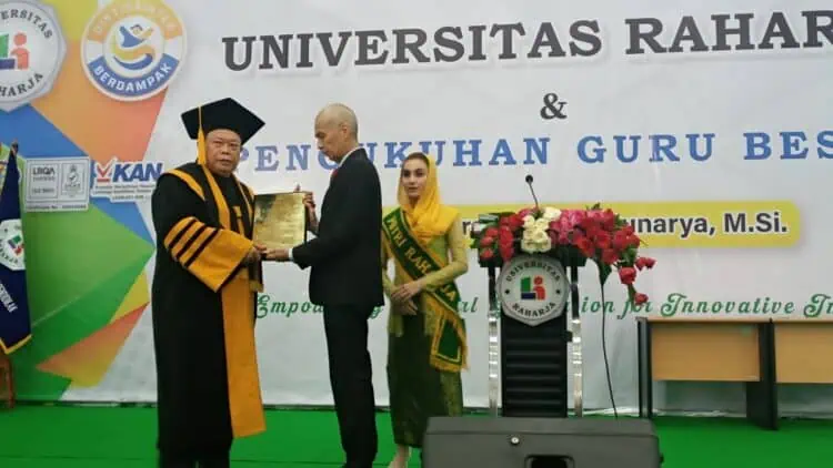 Rayakan Dies Natalis ke-27, Rektor Universitas Raharja Tangerang Dikukuhkan sebagai Guru Besar