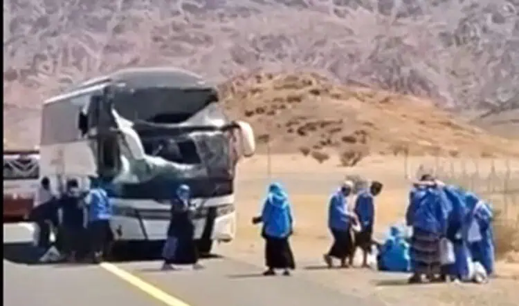 Dua Bus Tabrakan di Jabal Magnet, 10 Jamaah Haji Indonesia Terluka