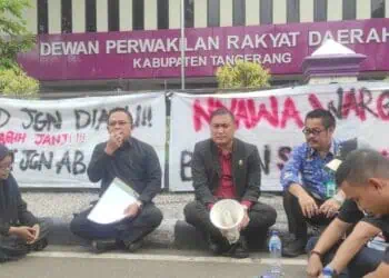 Geruduk DPRD Kabupaten Tangerang, Mahasiswa Desak Perda Truk Tambang