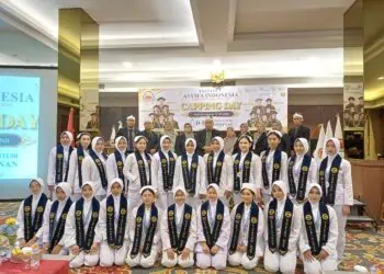 25 Mahasiswi Kebidanan Institut Asyifa Indonesia Ikuti Capping Day