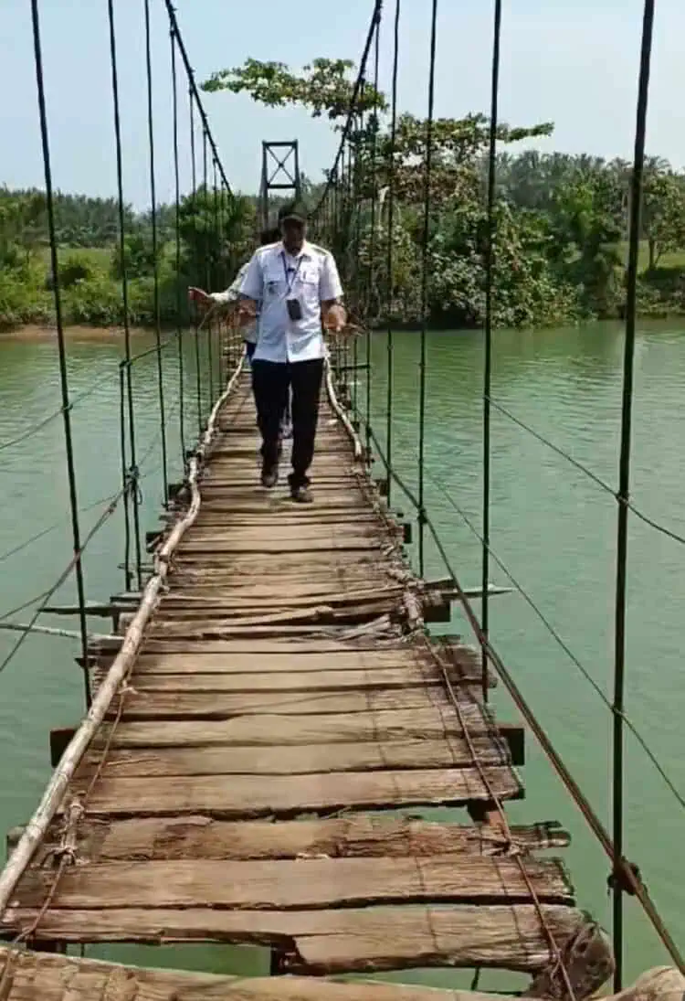 Jembatan Gantung Penghubung Dua Kecamatan di Pandeglang Rusak Berat