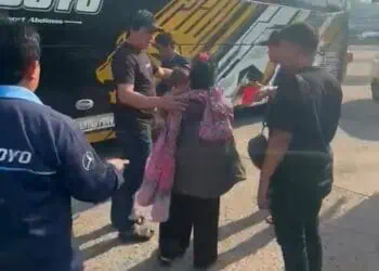 DITEMUKAN : Personel Resmob Satreskrim Polres Serang menemukan seorang pelaku penculikan bersama balita usia 17 bulan di pelabuhan Merak. (ISTIMEWA)