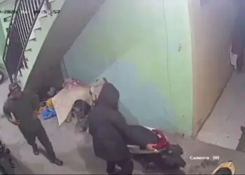Dalam Hitungan Detik, 4 Maling Gasak 2 Sepeda Motor di Pondok Aren