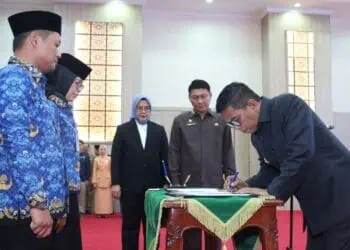 ROTASI PEJABAT : Gubernur Banten melakukan rotasi pejabat untuk menutup kekosongan jabatan beberapa waktu lalu karena ditinggal pensiun. Di tahun 2026 ini, akan ada 360 ASN pensiun dan menyisakan puluhan jabatan kosong. (DOKUMEN/SATELITNEWS.COM)