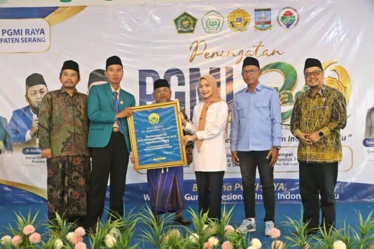 Bupati Zakiyah Naikkan 50 Persen Insentif Guru Madrasah dan Guru Ngaji