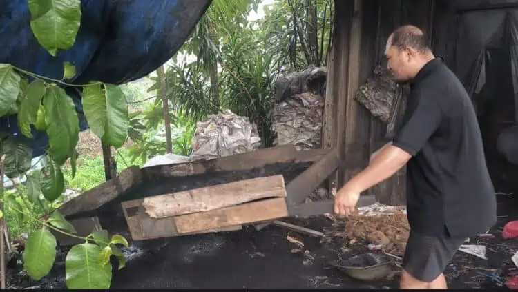 Jelang Iduladha, Omzet Produsen Arang Batok Kelapa di Tangsel Naik 50 Persen