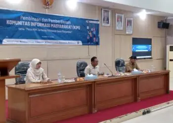 PEMBINAAN - Dinas Komunikasi, Informatika, Statistik dan Persandian (DiskominfoSP) Provinsi Banten bekerjasama dengan Diskominfosantik Kabupaten Pandeglang, menggelar pembinaan dan pemberdayaan Komunitas Informasi Masyarakat (KIM), di Oproom Sekretariat Daerah, Selasa (19/5/2026). (ISTIMEWA)