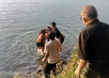 Nekat Berenang ke Tengah Danau Cilongok, Remaja 14 Tahun Ditemukan Tewas