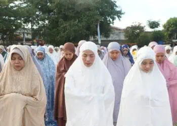 SOLAT IDULADHA - Bupati Serang Ratu Rachmatuzakiyah, melaksanakan Solat Iduladha 1447 Hijriyah, di Alun-alun Kecamatan Kramatwatu, Rabu (27/5/2026). (ISTIMEWA)