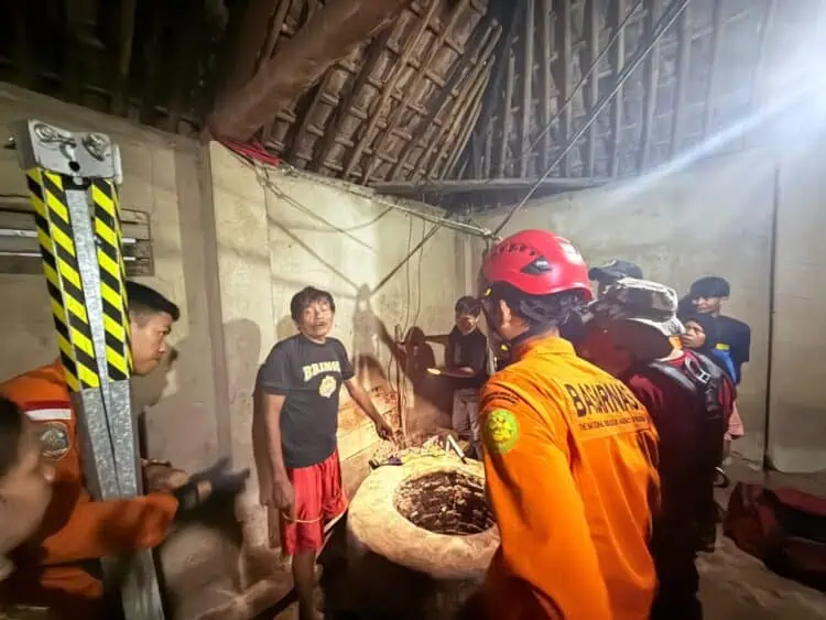 Warga Kragilan Kabupaten Serang Jatuh ke Dalam Sumur Gali