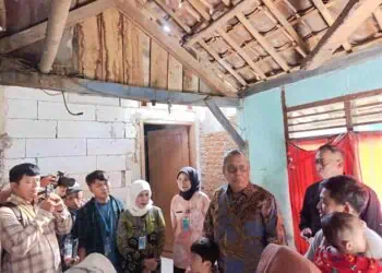 Bedah Rumah Tak Layak Huni di Serpong Utara, Wali Kota Benyamin: Saya Prihatin