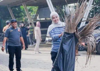 Pegawai Kecamatan Batuceper Gelar Kerja Bakti Dukung Gerakan Indonesia ASRI