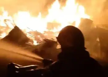 Bengkel Motor, Bengkel Las dan Lapak Kusen Terbakar di Ciputat