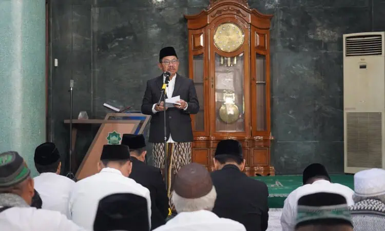 Sachrudin Saksikan Penyembelihan Sapi Kurban Bantuan Presiden di Cipondoh Sachrudin Saksikan Penyembelihan Sapi Kurban Bantuan Presiden di Cipondoh