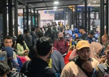 Gangguan Listrik, KRL Terpaksa Berhenti di Stasiun Jurangmangu