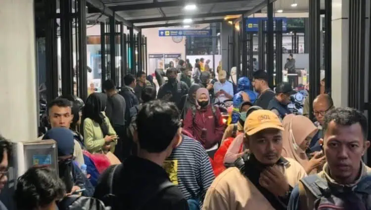 Gangguan Listrik, KRL Terpaksa Berhenti di Stasiun Jurangmangu