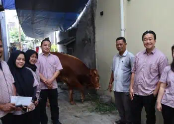Wahana Artha Group Salurkan Hewan Kurban untuk Warga Gunung Sahari