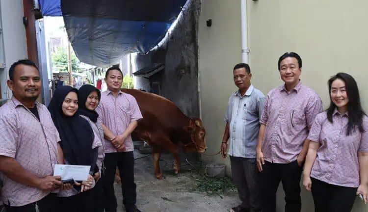 Wahana Artha Group Salurkan Hewan Kurban untuk Warga Gunung Sahari