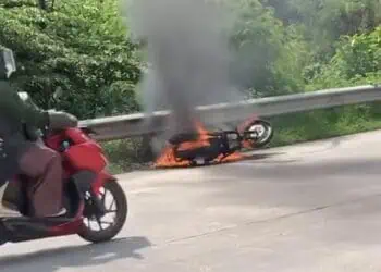 Diduga Selang Bensin Bocor, Motor Ludes Terbakar di Pintu Tol Rangkasbitung