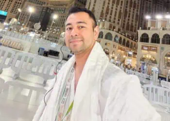 Terharu, Raffi Ahmad Berkesempatan Cium Hajar Aswad Sebelum Puncak Haji