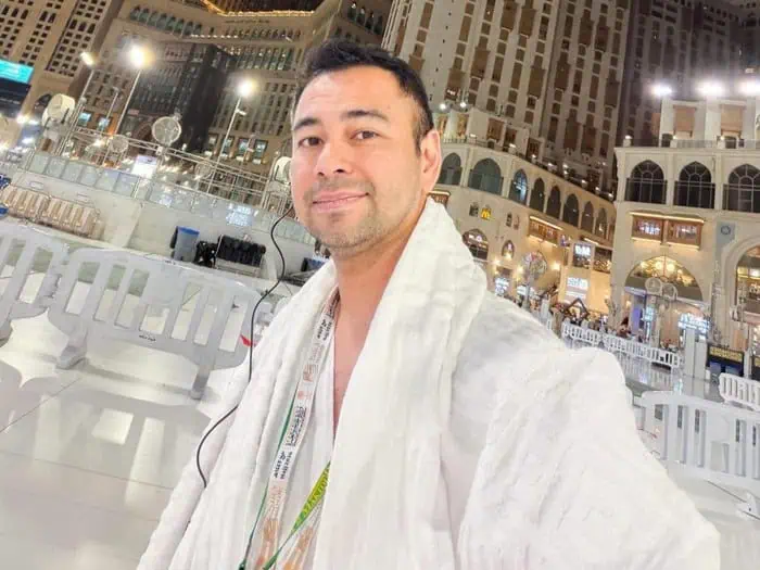 Terharu, Raffi Ahmad Berkesempatan Cium Hajar Aswad Sebelum Puncak Haji