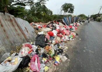 Sampah Liar Menumpuk di Jalan Rawa Kucing Neglasari