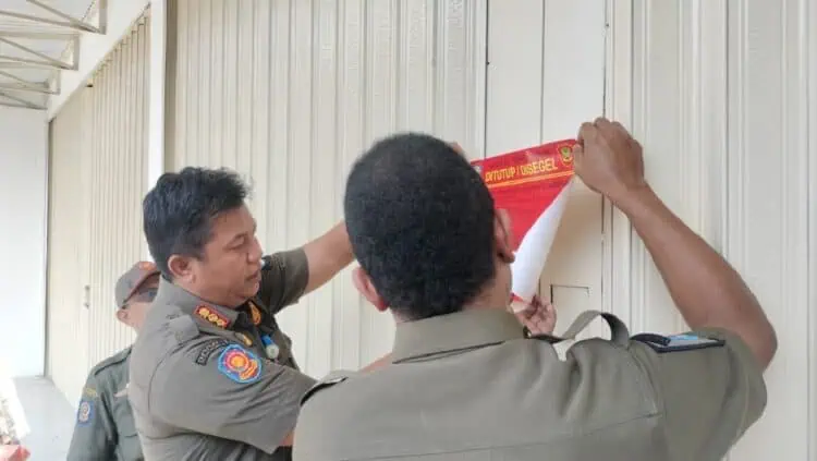Belum Punya PBG, Satpol PP Kota Tangerang Segel Bangunan di Cimone