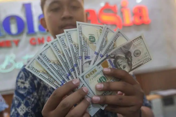 Rupiah Tembus Rp18.000, BI Perkuat Intervensi