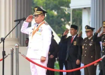 MEMIMPIN APEL : Gubernur Banten Andra Soni, memimpin apel Hari Lahir Pancasila. (ISTIMEWA)