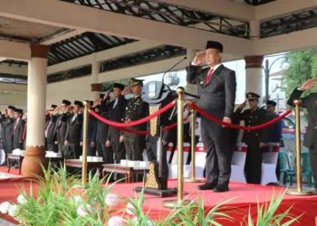 INSPEKTUR UPACARA - Wabup Serang Muhammad Najib Hamas, menjadi inspektur upacara dalam Peringatan Hari Lahir Pancasila, Senin (1/6/2026). (ISTIMEWA)