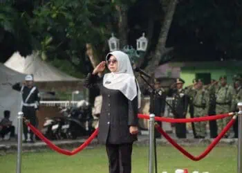 UPACARA HARI LAHIR PANCASILA - Bupati Pandeglang Raden Dewi Setiani, bertindak sebagai inspektur upacara Peringatan Hari Lahir Pancasila, di halaman Makodim 0601/Pandeglang, Senin (1/6/2026). (ISTIMEWA)