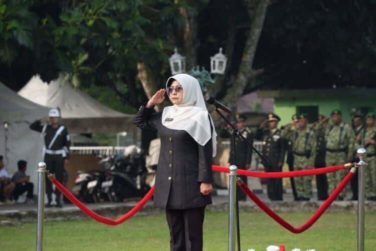 UPACARA HARI LAHIR PANCASILA - Bupati Pandeglang Raden Dewi Setiani, bertindak sebagai inspektur upacara Peringatan Hari Lahir Pancasila, di halaman Makodim 0601/Pandeglang, Senin (1/6/2026). (ISTIMEWA)