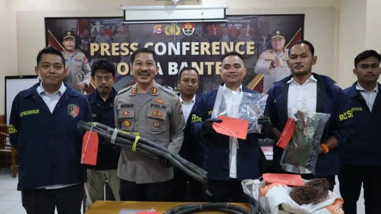 Polda Banten Ungkap Kasus Pencurian Kabel Persinyalan Kereta Api dan Penadahan