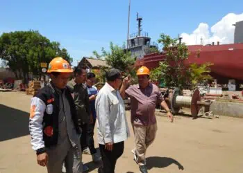 PENGAWASAN - Komisi IV DPRD Kabupaten Serang, saat melakukan pengawasan di industri. (ISTIMEWA)