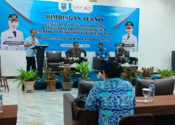 BIMTEK - Wabup Serang Najib Hamas, saat membuka Bimtek Pengelolaan Pengadaan Barang dan Jasa pada BLUD UPT Puskesmas, yang dilaksanakan oleh Bagian Perekonomian dan SDA Setda Kabupaten Serang, Kamis (11/6/2026). (ISTIMEWA)