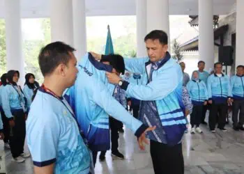 MELEPAS KONTINGEN - Sekda Kabupaten Serang Zaldi Dhuhana, melepas Kontingen Atlet POPDA ke-XII dan PEPARPEDA ke-IX Tahun 2026 di Pendopo Bupati Serang, Kamis (11/6/2026). (ISTIMEWA)