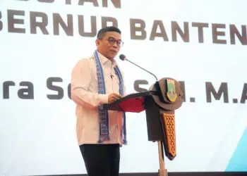 SAMBUTAN - Gubernur Banten Andra Soni, menyampaikan sambutan diacara Pengukuhan pengurus Dewan Koperasi Indonesia Wilayah (Dekopinwil) Provinsi Banten periode 2026-2030. (ISTIMEWA)