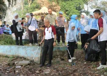 Bupati Serang dan Kapolda Banten Bersih - bersih Area Danau Tasikardi