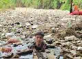 CEMARI LINGKUNGAN - Sampah rumah tangga, ditemukan masih banyak di aliran Sungai Cibanten, Kota Serang, Minggu (14/6/2026). Oleh karenanya, relawan peduli sungai dan peduli lingkungan, usulkan sanksi bagi pelanggar. (ISTIMEWA)