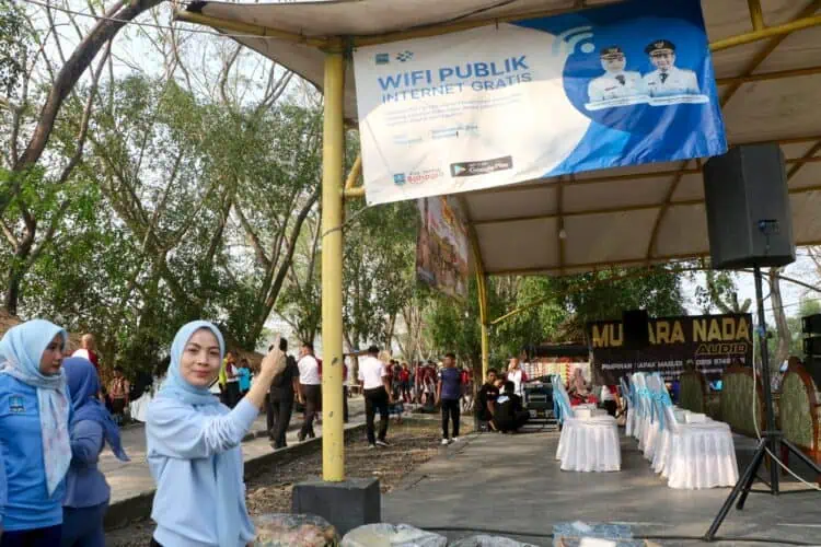 PROGRAM INTERNET GRATIS - Bupati Serang Ratu Rahmatuzakiyah, siapkan program internet gratis untuk masyarakat. (ISTIMEWA)