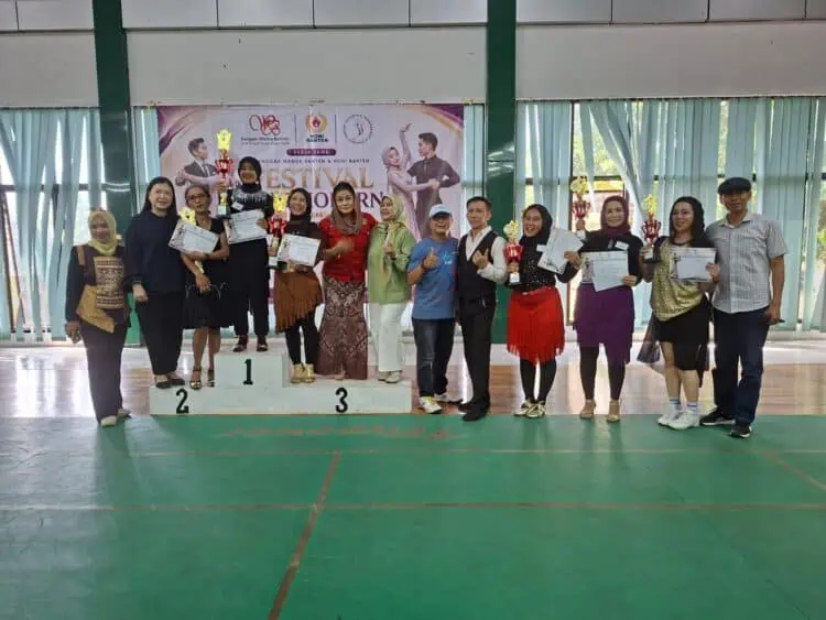 WORKSHOP - Sanggar Wanda Banten, bekerjasama dengan Ikatan Olahraga Dancesport Indonesia (IODI) Kota Serang, menyelenggarakan workshop pelatihan dancesport kelas ballroom dan latin, di GOR Patriot KONI Banten. (ISTIMEWA)