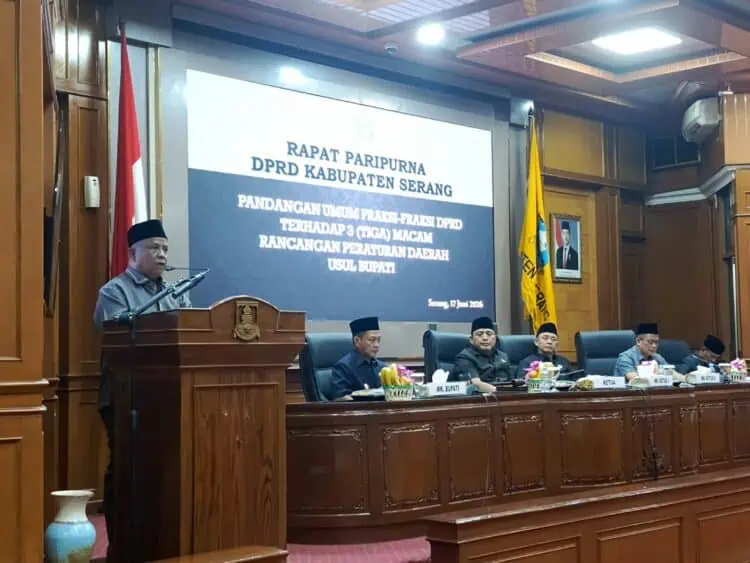 Rapat Paripurna DPRD Kabupaten Serang, tentang pemandangan umum fraksi-fraksi atas usulan Raperda Bupati Serang. (ISTIMEWA)