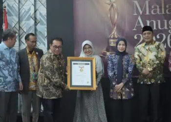 Bupati Pandeglang Raih Anugerah Sahabat Pers Indonesia 2026 dari SMSI Pusat  ‎
