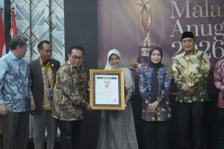 Bupati Pandeglang Raih Anugerah Sahabat Pers Indonesia 2026 dari SMSI Pusat 
