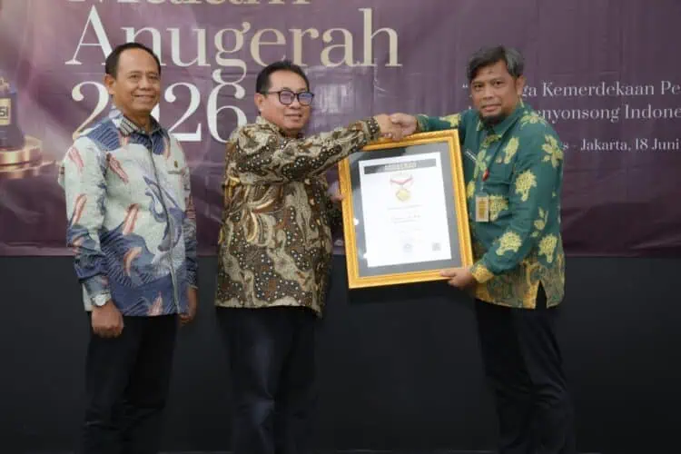 Gubernur Banten Menerima Penganugerahan SMSI 2026, Kategori Spirit Pers Indonesia