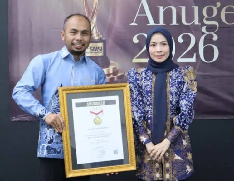 Bupati Serang Terima Anugerah SMSI Kategori Sahabat Pers Indonesia 2026