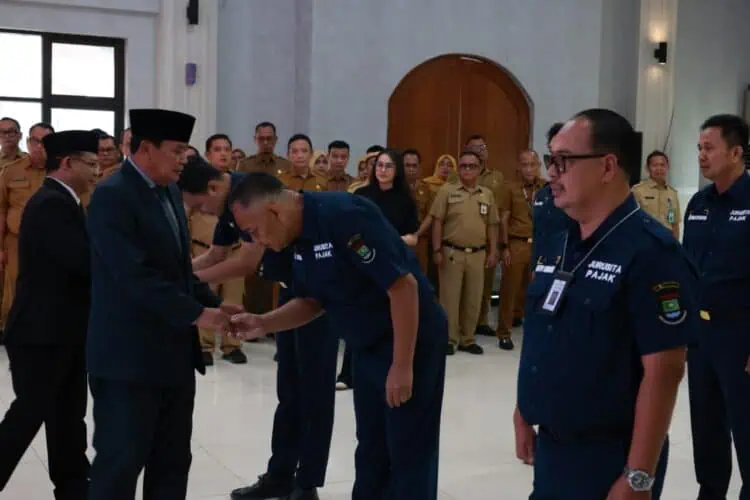 Lantik 10 Jurusita Pajak, Bupati Tangerang Tekankan Profesionalisme