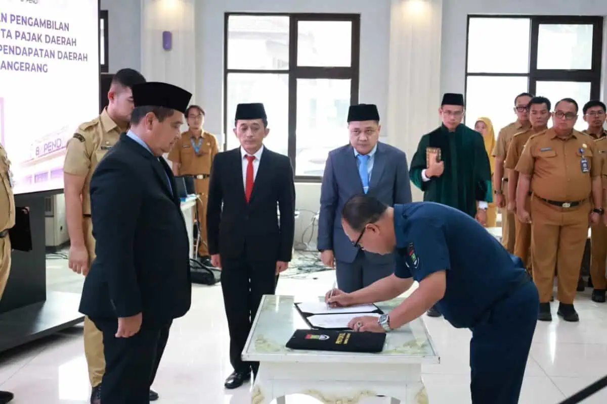 Lantik 10 Jurusita Pajak, Bupati Tangerang Tekankan Profesionalisme