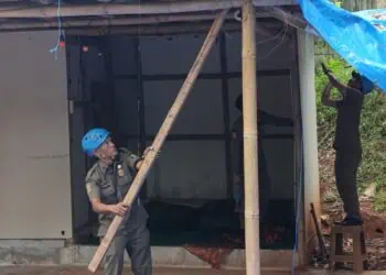 Dilaporkan Masyarakat, Tiga Bangunan Karaoke Ilegal di Taman Jaletreng Tangsel Dibongkar